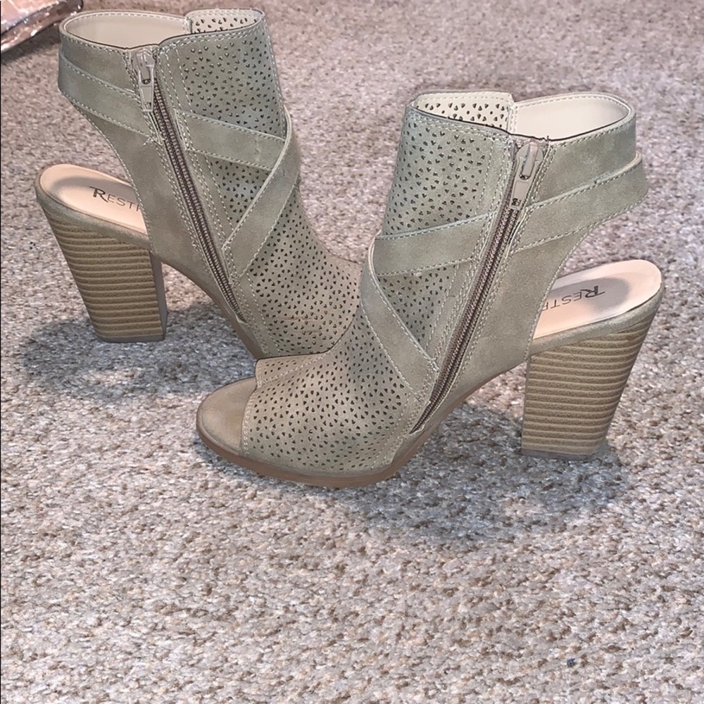 Open toe booties - Picture 3 of 5